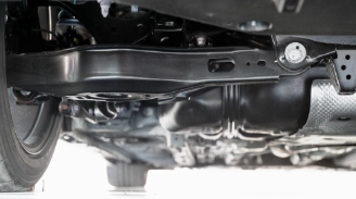 Prečo luxusné autá uprednostňujú „robustné ovládacie ramená z hliníkovej zliatiny“?